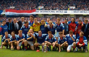 Футболисты Rangers празднуют победу в чемпионате Шотландии, 1993 г.