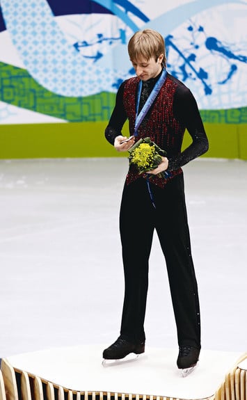 В Ванкувере Евгений Плющенко завоевал серебряную медаль, золотую же для него изготовили якутские ювелиры