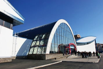 Здание Академии фигурного катания, вмещающее три ледовые арены
