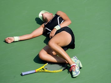 Теннисистка Виктория Азаренко не выдержала напряжения