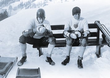 Бронзовый и серебряный призеры Олимпиады 1928 года британец Дэвид Карнеги и американец Джон Хитон