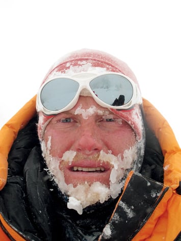 В феврале 2011 года американский альпинист-фотограф Кори Ричардс поднялся вместе с Денисом Урубко и итальянцем Симоне Моро на вершину Гашербрум II (8035 метров), это первое в истории восхождение на восьмитысячники Каракорума в зимний период 
